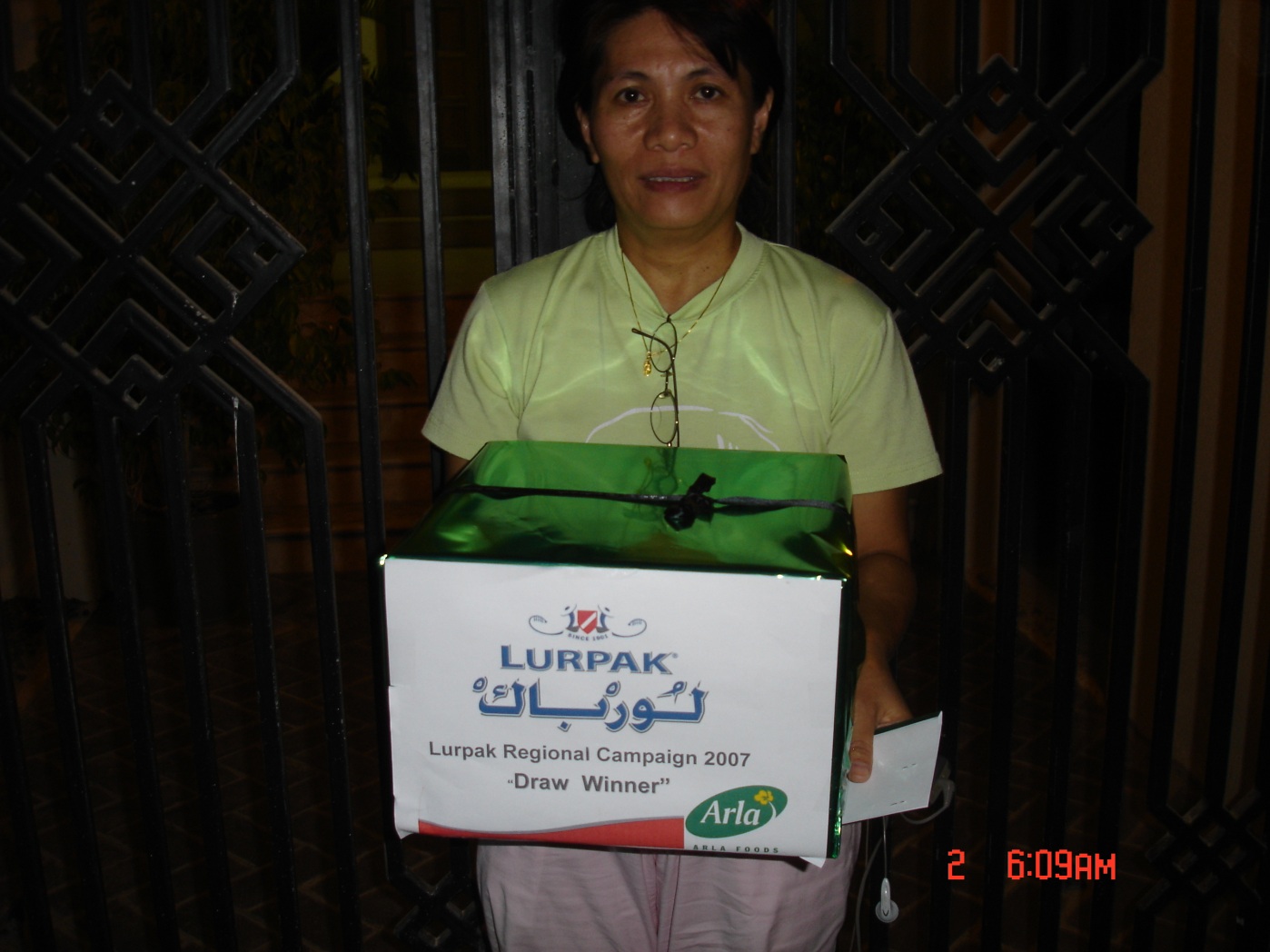 Philipino maid collecting Lupark gift from Fame Lifestyle